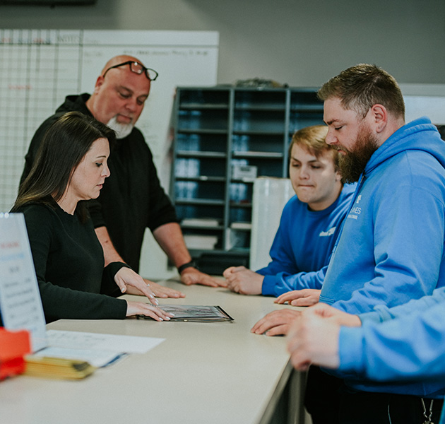 Employees collaborating to each other