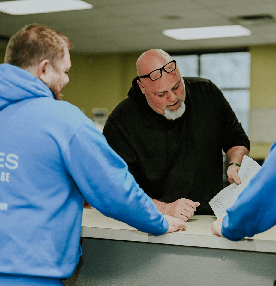 Planes employee helping customer