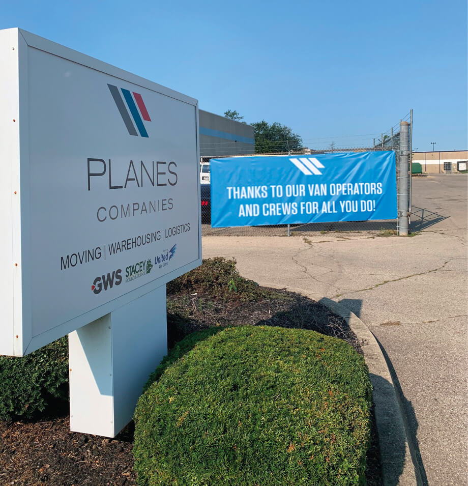 Planes exterior sign