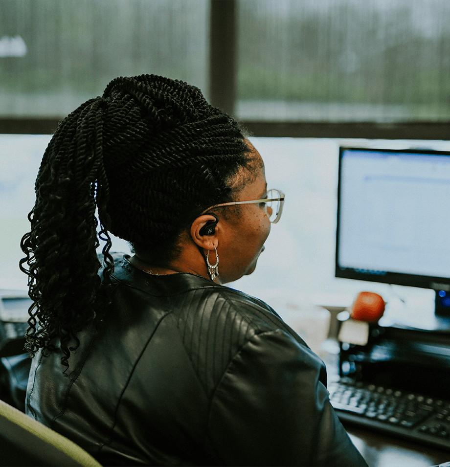 Planes employee working on project management.